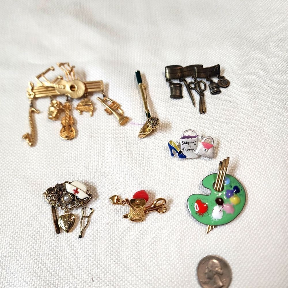 Lot of Hooby themed brooches